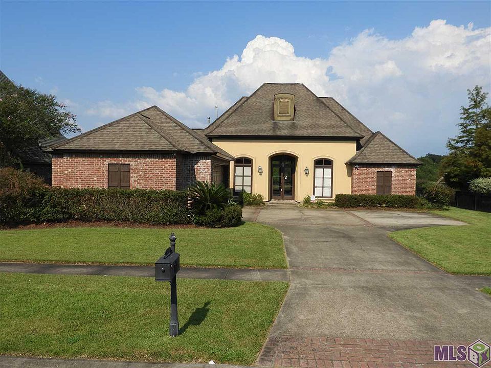 1st image of 18736 Lake Harbor Ln