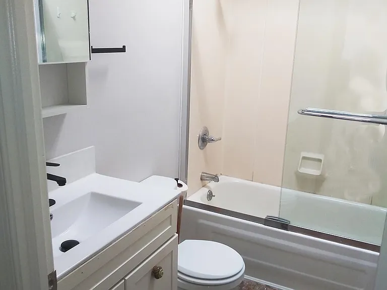 635 G St SE #S — Photo 6