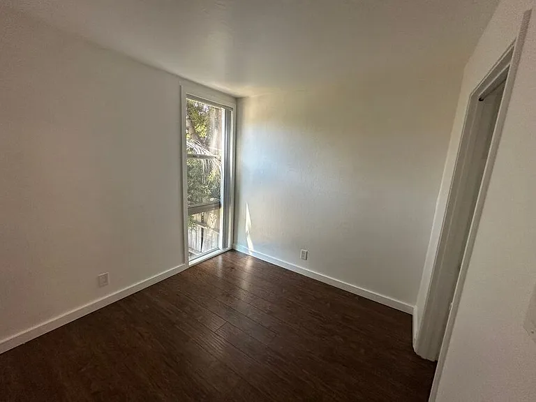2231 Ward St — Photo 11