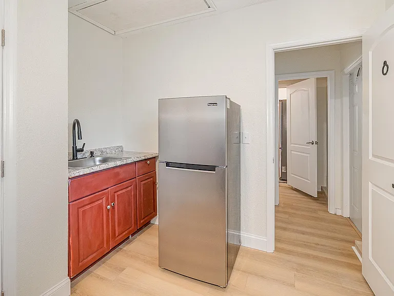 Scarsdale Manor Ln — Photo 2