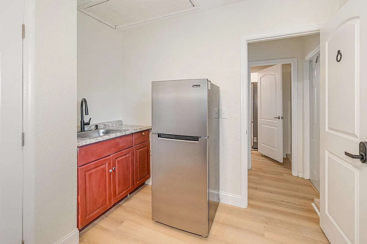 Building Photo - Scarsdale Manor Ln