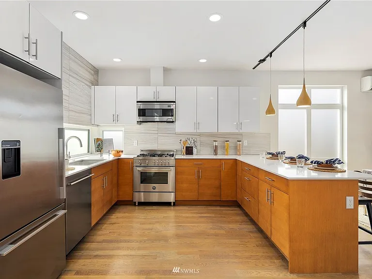 2020 NW 60th St — Photo 10