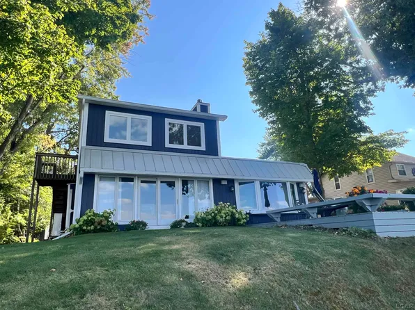 2000 Marsh Dr, Manitou Beach, MI 49253