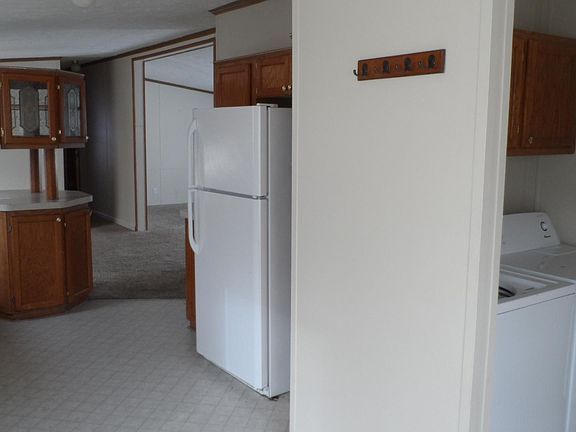 5th image of 365 Parker Lake Dr