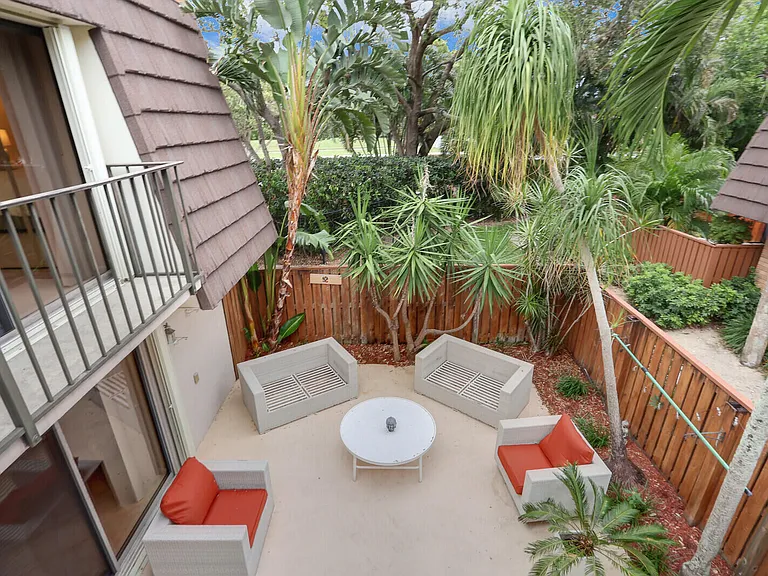 1138 11th Ct — Photo 27