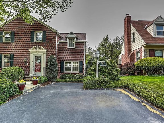 4th image of 1321 Cheves Pl