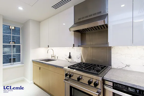 Rented by LC Lemle Real Estate Group | media 19