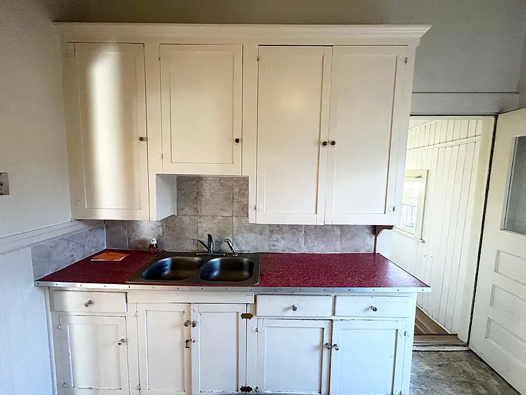 4053 SE Boise St — Photo 3