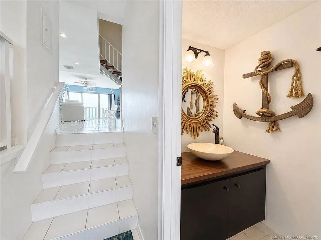 2 bed, 2.5 bath, 1394 sqft, $2,450 — Photo 3