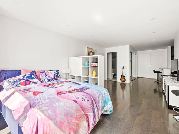 4th image of 230 E 15th St APT 4F