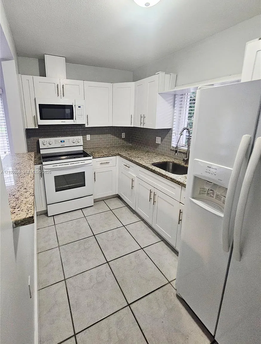 Tamiami Pines Rev Pl — Photo 3
