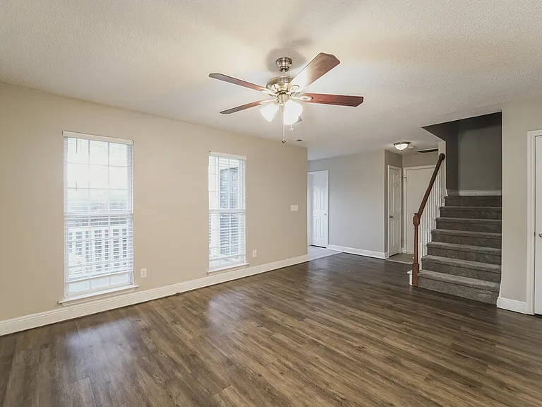 5906 Prestwick Ln — Photo 5