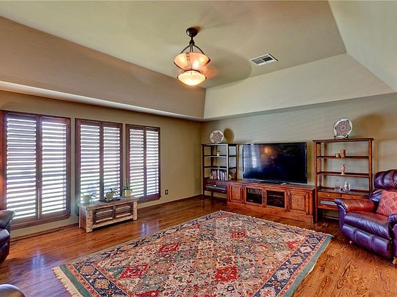 3rd image of 9517 SW 32nd St