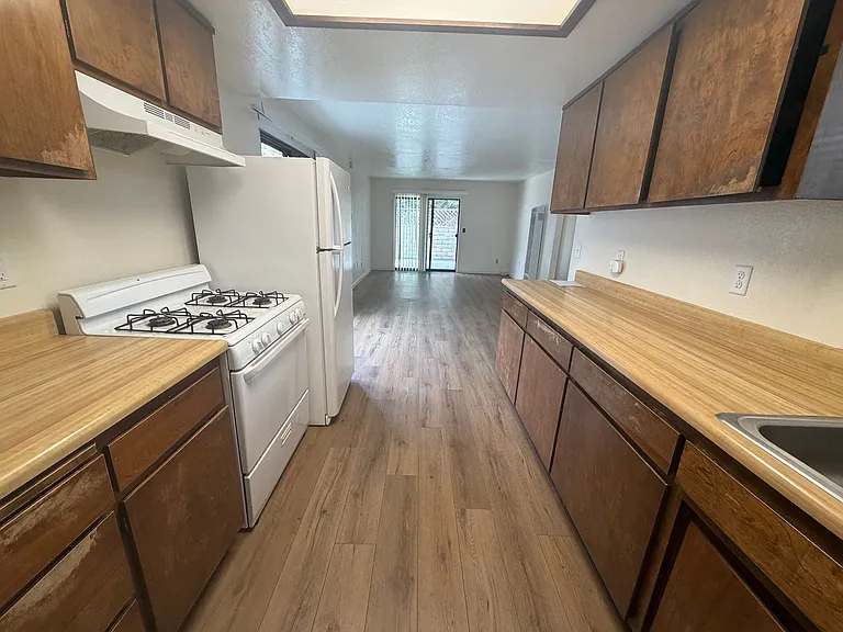 5296 Traffic Way — Photo 1