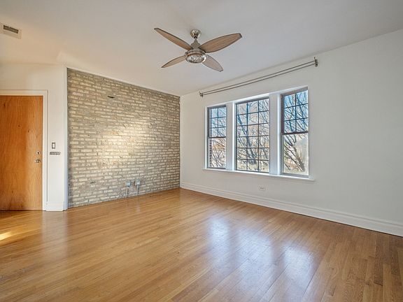 3rd image of 3041 W Belle Plaine Ave APT 3