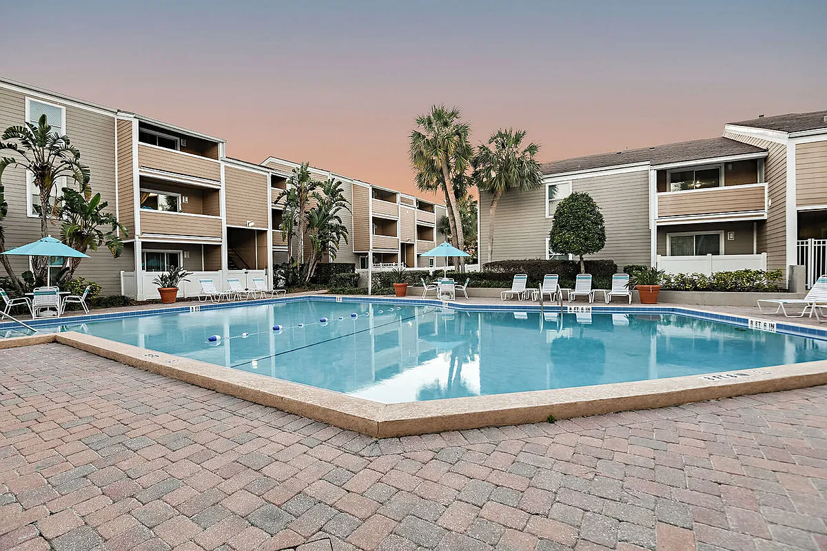 Building Photo - Woodlake Villas