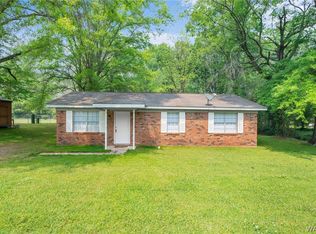 130 Rosewood Ln, Moundville, AL 35474