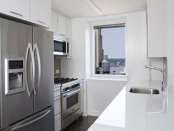 3rd image of 250 W 93rd St APT 21A