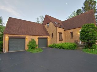 933 N Main St, Glen Ellyn, IL 60137