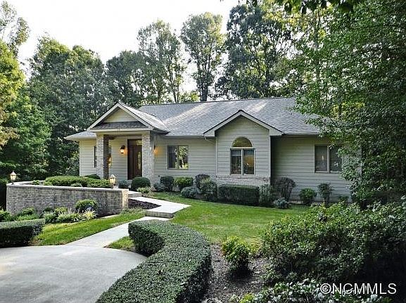 1st image of 15 Sweetwater Oaks Dr