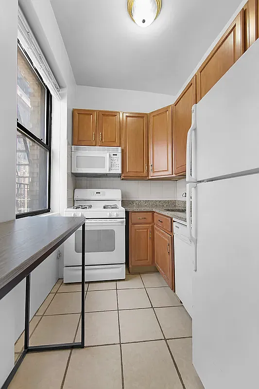 342 West 51st Street — Photo 2