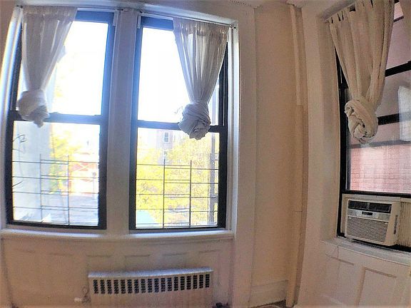 2nd image of 867 Park Pl APT 3