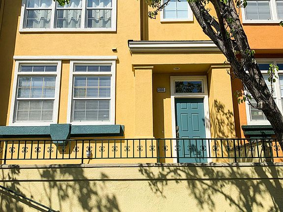 Entrance to 3555 Dayton Common