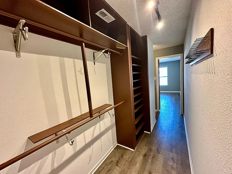1719 Elijah Blue Dr — Photo 18
