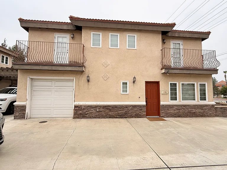 1334 S Grand Ave — Photo 25