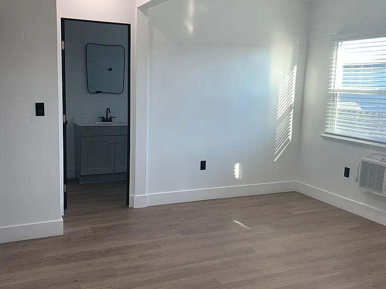 458 Edgewood St #458 — Photo 9