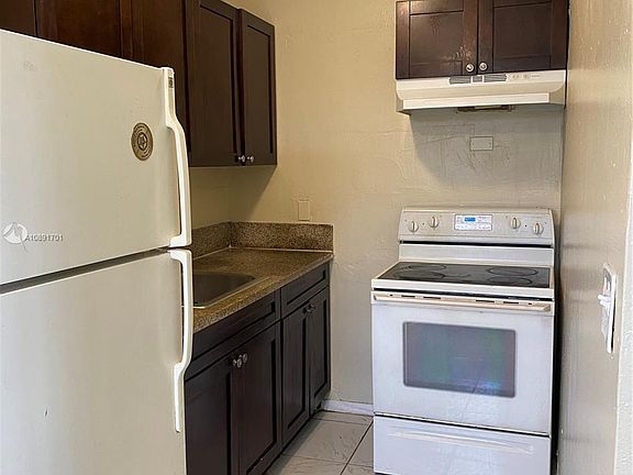 4th image of 724 NW 4th Ave APT 1