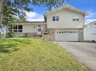 2701 Victoria Ln, Madison, WI 53704