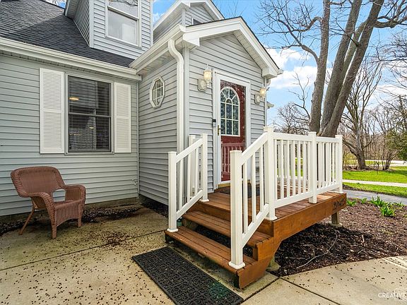 4th image of 29W231 Aurora Way
