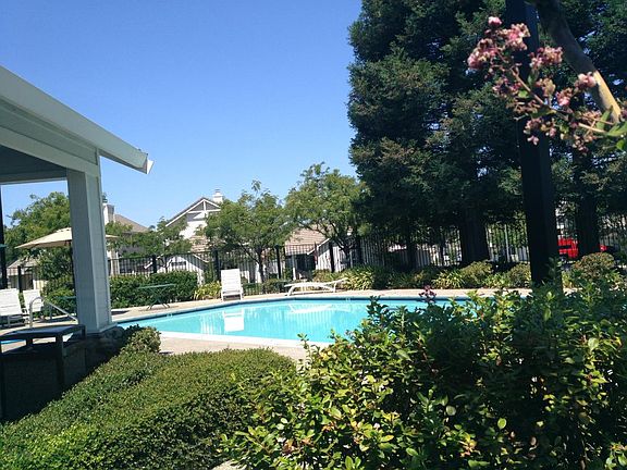 2nd image of 137 Brightstone Cir