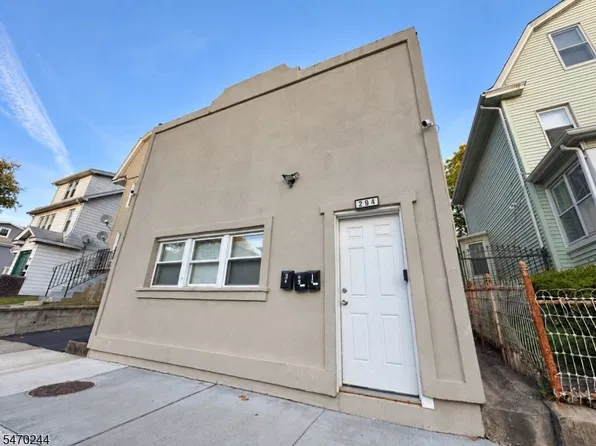 294 N Park St Floor 2, East Orange, NJ 07017