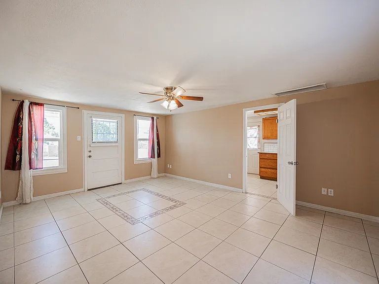 2830 E Sheridan St — Photo 6