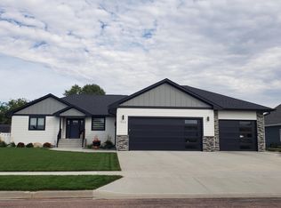 1504 Torrey Pines Ave, Mitchell, SD 57301