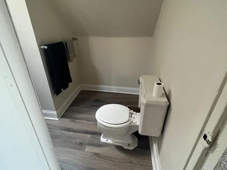 2111 Gordon Ave — Photo 5