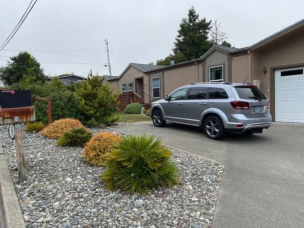 2690 Connecticut, North Bend, OR 97459