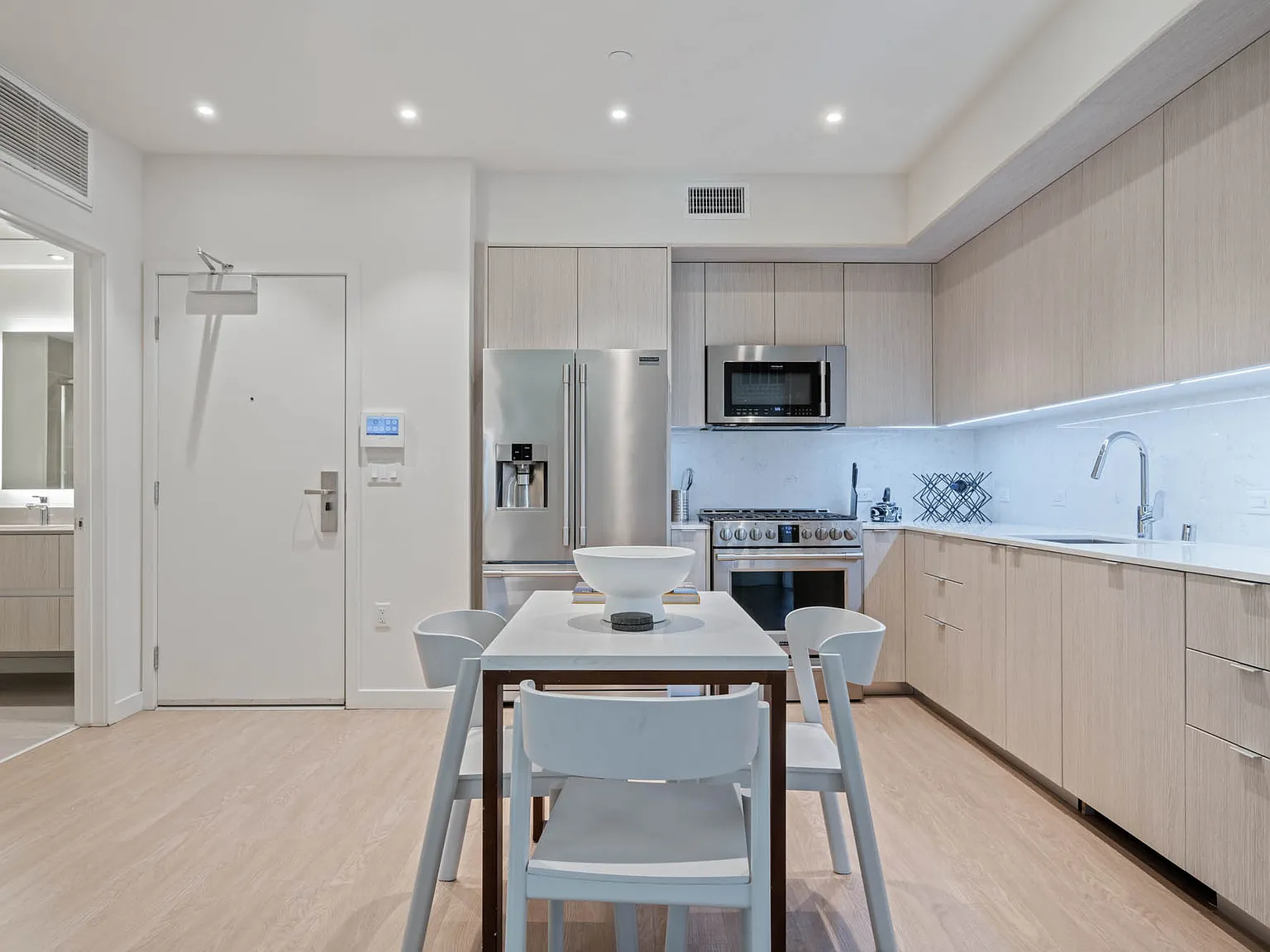 ~4 Weeks FREE~ Excellent Private Room with Fantastic Amenities and In-Unit Laundry ~ In Prime Wes... — Photo 2