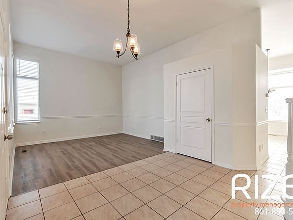 3rd image of 12299 S Laurel Chase Dr