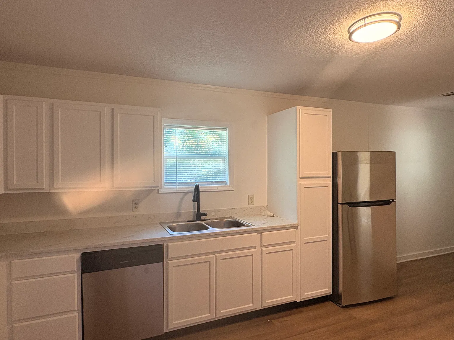 3 bed, 976 sqft, $1,250 — Photo 3