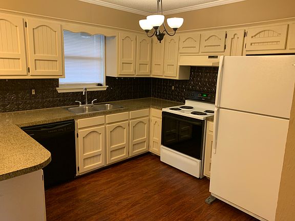 3rd image of 105 Crestwood Dr