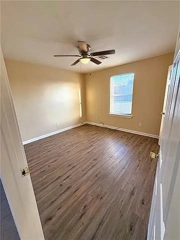 3 bed, 1.0 bath, 1100 sqft, $1,750 — Photo 4