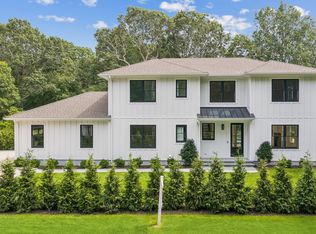 20 Roosevelt Ave, Southampton, NY 11968