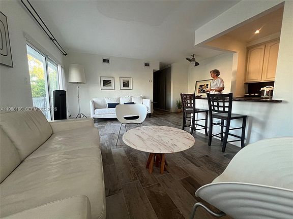 2nd image of 1334 Euclid Ave APT 7