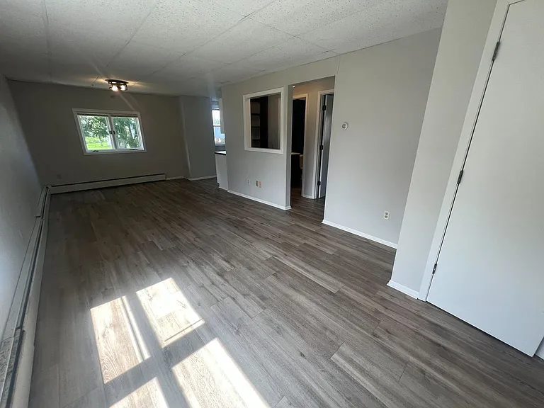 10729 Main St — Photo 6