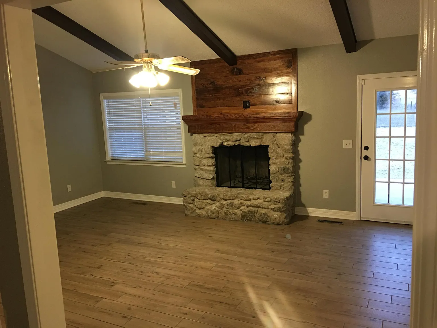 4 bed, 2045 sqft, $2,100 — Photo 2