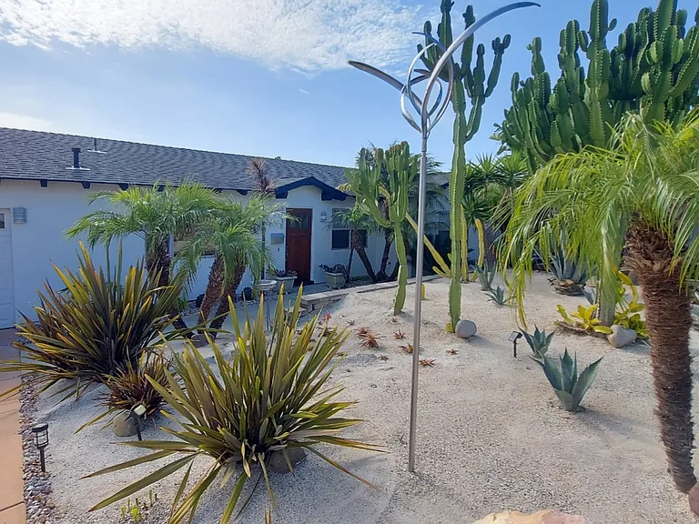 1718 Legaye Dr — Photo 1