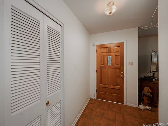 4th image of 8719 Oak Ledge Dr